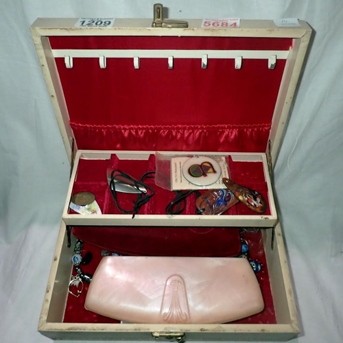 1209 - Jewellery box of costume jewellery. UK P&P Group 1 (£16+VAT for the first lot and £2+VAT for subsequ... 