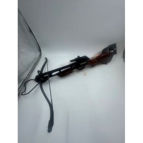 2021A - Armex Jaguar crossbow with 18 arrows. Not available for in-house P&P