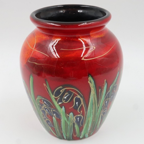 122 - Anita Harris fox vase, signed in gold, no cracks or chips, H: 14 cm. UK P&P Group 2 (£20+VAT for the... 