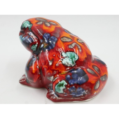 127 - Anita Harris toad, signed in gold, no cracks or chips, L: 11 cm. UK P&P Group 1 (£16+VAT for the fir... 