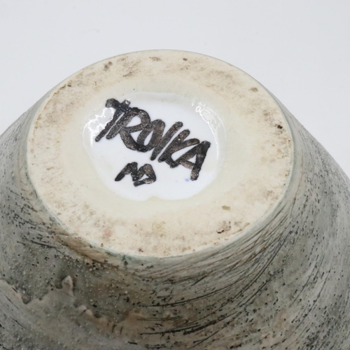 146 - Studio vase signed Troika to base, H: 26 cm. UK P&P Group 2 (£20+VAT for the first lot and £4+VAT fo... 