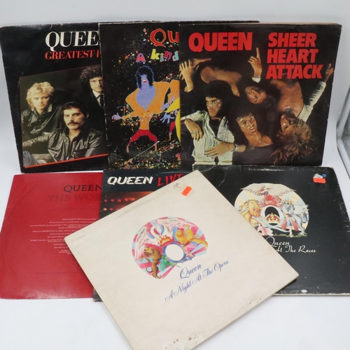 200B - Eight Queen LPs. UK P&P Group 2 (£20+VAT for the first lot and £4+VAT for subsequent lots)