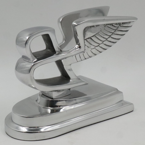 230 - Chrome Bentley B on a chrome base, H: 14 cm. UK P&P Group 2 (£20+VAT for the first lot and £4+VAT fo... 