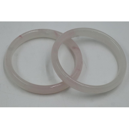 253 - Two Jade bangles. UK P&P Group 1 (£16+VAT for the first lot and £2+VAT for subsequent lots)