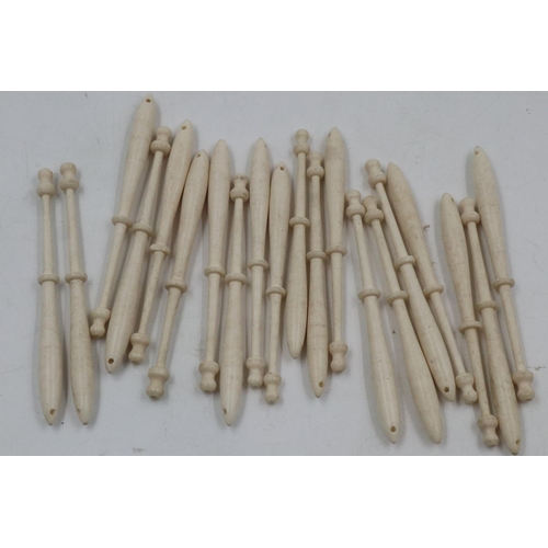 254 - Twenty Chinese bone pegs. UK P&P Group 1 (£16+VAT for the first lot and £2+VAT for subsequent lots)