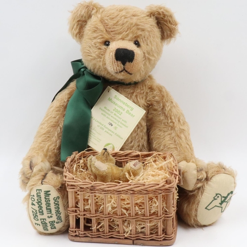 262 - Herman Sonnenberg Museums bear 2002 with traditional basket and 2004 keyring bear, working growler, ... 