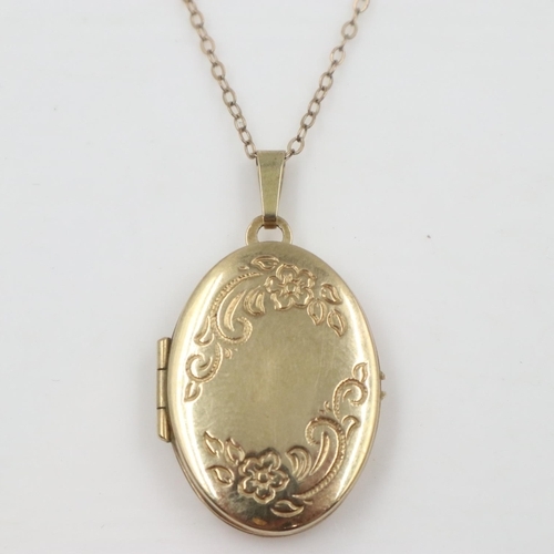 19 - 9ct gold oval locket on a fine-link 9ct gold neck chain, 5.2g. UK P&P Group 0 (£6+VAT for the first ... 