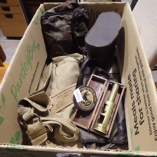 1042A - Assorted military items. Not available for in-house P&P