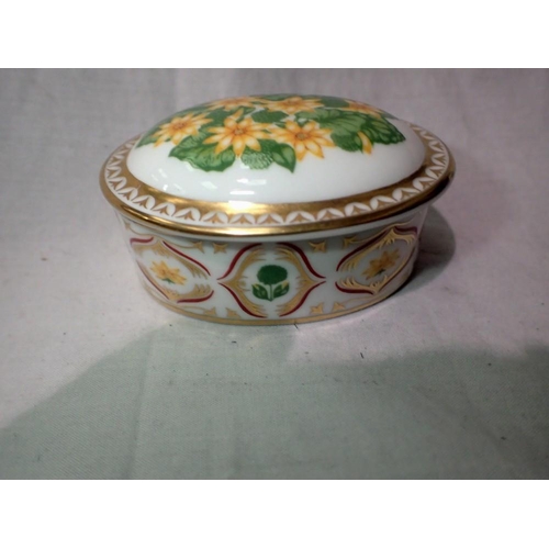1082 - Royal Crown Derby  trinket pot. UK P&P Group 1 (£16+VAT for the first lot and £2+VAT for subsequent ... 