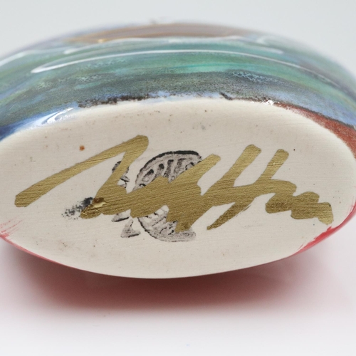 112 - Anita Harris small sailing boat vase, signed in gold, no cracks or chips, H: 80 mm. UK P&P Group 2 (... 