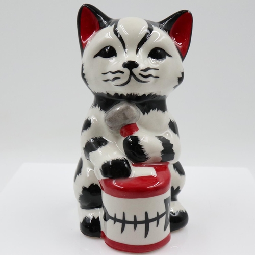 113 - Lorna Bailey cat, Tuna, no cracks or chips, H: 13 cm. UK P&P Group 1 (£18+VAT for the first lot and ... 
