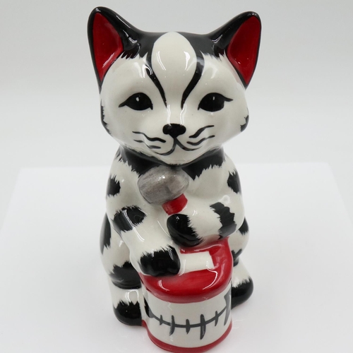 113 - Lorna Bailey cat, Tuna, no cracks or chips, H: 13 cm. UK P&P Group 1 (£18+VAT for the first lot and ... 