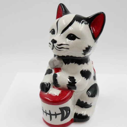 113 - Lorna Bailey cat, Tuna, no cracks or chips, H: 13 cm. UK P&P Group 1 (£18+VAT for the first lot and ... 