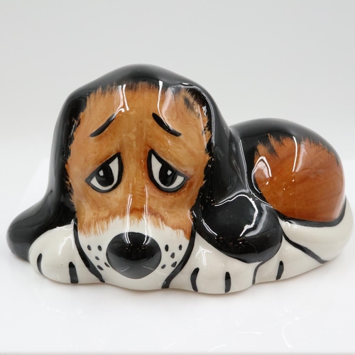 117 - Lorna Bailey dog, Dozy, no cracks or chips, L: 14 cm. UK P&P Group 1 (£18+VAT for the first lot and ... 