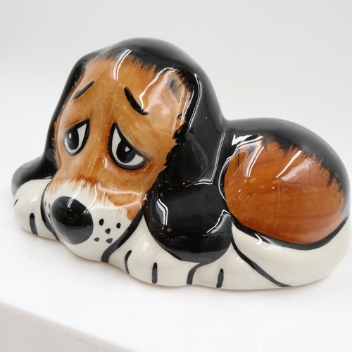 117 - Lorna Bailey dog, Dozy, no cracks or chips, L: 14 cm. UK P&P Group 1 (£18+VAT for the first lot and ... 