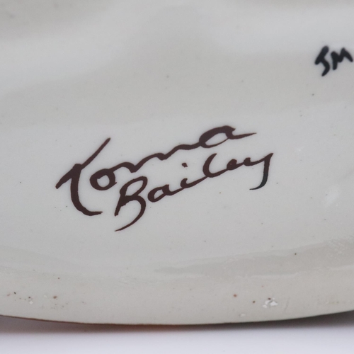 117 - Lorna Bailey dog, Dozy, no cracks or chips, L: 14 cm. UK P&P Group 1 (£18+VAT for the first lot and ... 