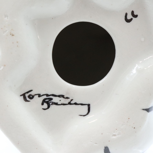 126 - Lorna Bailey cat, Marvin, no cracks or chips, H: 12 cm. UK P&P Group 1 (£18+VAT for the first lot an... 