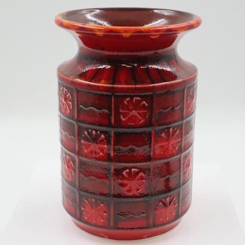 131 - Anita Harris 1/1 vase, signed in gold, no cracks or chips, H: 17 cm. UK P&P Group 2 (£24+VAT for the... 