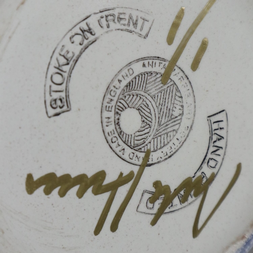 131 - Anita Harris 1/1 vase, signed in gold, no cracks or chips, H: 17 cm. UK P&P Group 2 (£24+VAT for the... 