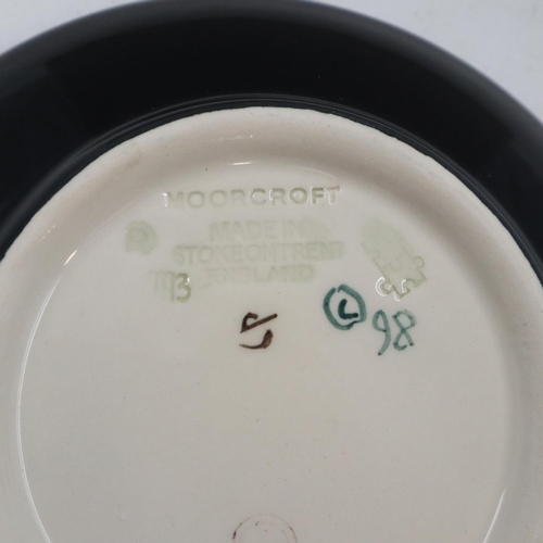 136 - Moorcroft coaster in the Anna Lily pattern, no cracks or chips, D: 12 cm. UK P&P Group 2 (£24+VAT fo... 