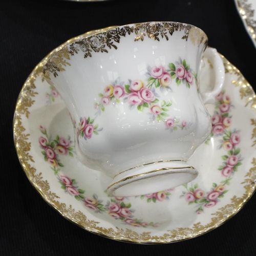 137 - Royal Albert tea service of seventeen pieces in the Dimity Rose pattern. Not available for in-house ... 