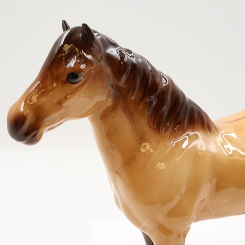138 - Beswick Dunn Highland pony, no 1644, no cracks or chips. UK P&P Group 2 (£24+VAT for the first lot a... 