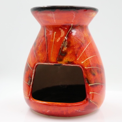 140 - Anita Harris oil burner in the Sun Rays pattern, signed in gold, no cracks or chips, H: 13 cm. UK P&... 