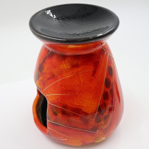 140 - Anita Harris oil burner in the Sun Rays pattern, signed in gold, no cracks or chips, H: 13 cm. UK P&... 