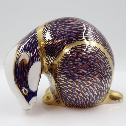 152 - Royal Crown Derby badger paperweight, silver stopper, no cracks or chips. UK P&P Group 1 (£18+VAT fo... 
