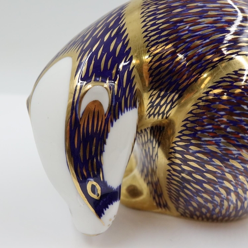 152 - Royal Crown Derby badger paperweight, silver stopper, no cracks or chips. UK P&P Group 1 (£18+VAT fo... 