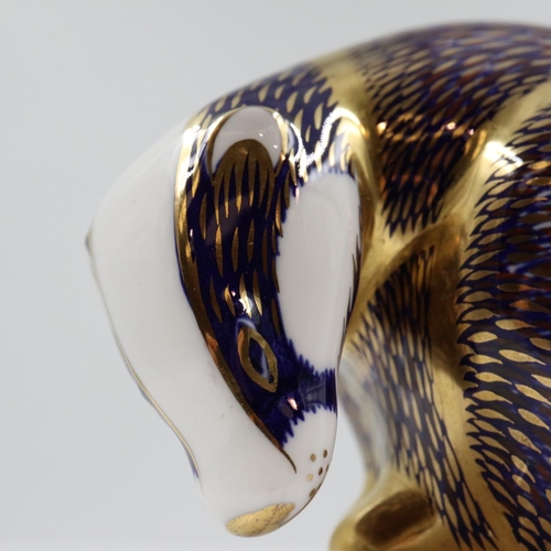 152 - Royal Crown Derby badger paperweight, silver stopper, no cracks or chips. UK P&P Group 1 (£18+VAT fo... 