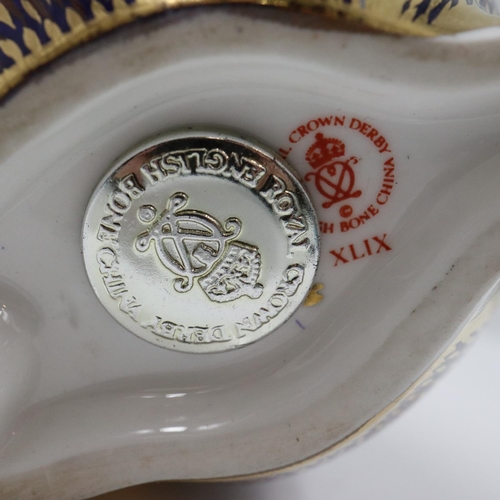 152 - Royal Crown Derby badger paperweight, silver stopper, no cracks or chips. UK P&P Group 1 (£18+VAT fo... 