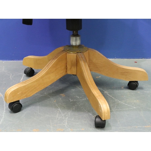 2029 - A modern light elm framed desk chair in the Chesterfield style, revolving and supported on a five-sp... 