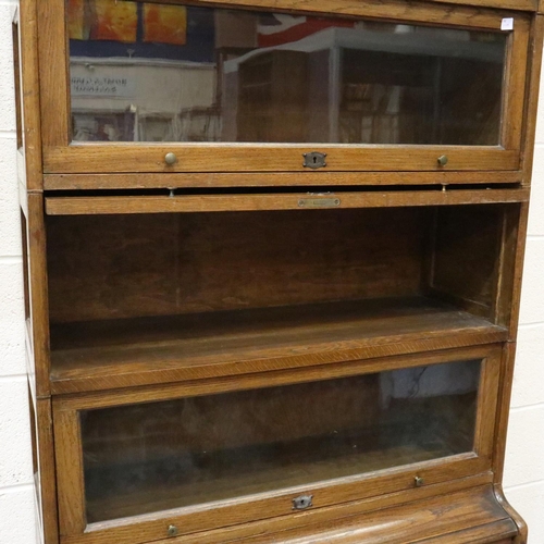 2031 - The Lebus Bookcase, modular in the style of Globe Wernicke and glazed, comprising eight pieces inclu... 