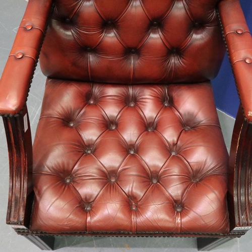 2035 - 20th century Chesterfield style gentleman's elbow chair, upholstered in ox-blood red leather with bu... 