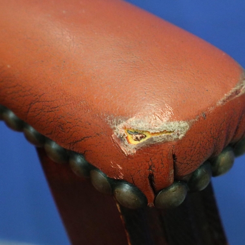 2035 - 20th century Chesterfield style gentleman's elbow chair, upholstered in ox-blood red leather with bu... 