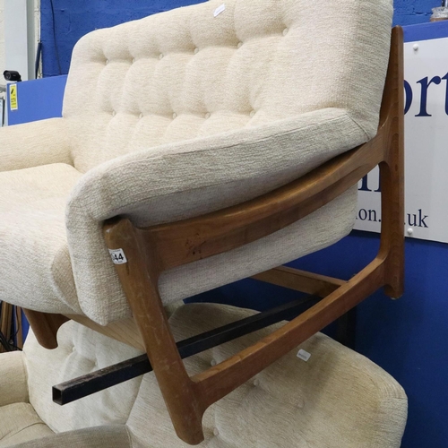 2044 - Ercol Wychwood suite of lounge furniture, elm framed with textured cream upholstery, comprising two-... 