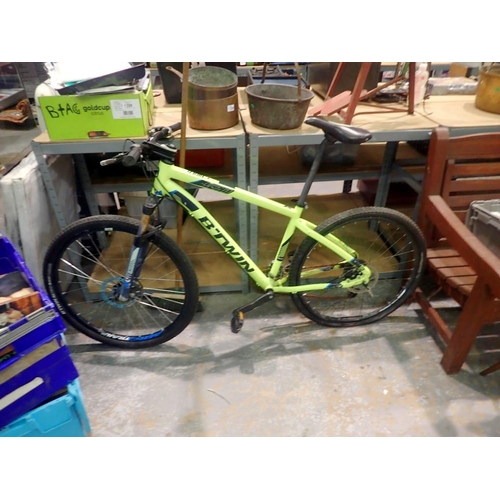 Lot 1003      