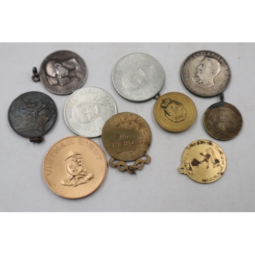 2102 - Ten Vintage medallions and Commemorative Coins. UK P&P Group 1 (£18+VAT for the first lot and £2+VAT... 