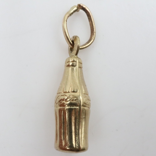 15 - 9ct gold Coca-Cola bottle charm, H: 20mm, 0.5g. UK P&P Group 0 (£7+VAT for the first lot and £1+VAT ... 