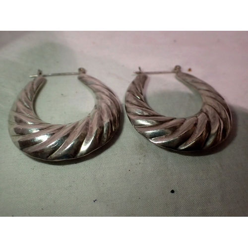 1103 - Silver large hoop earrings. UK P&P Group 0 (£7+VAT for the first lot and £1+VAT for subsequent lots)