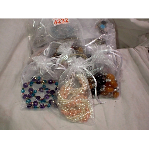 1120 - Thirty five costume jewellery necklaces. UK P&P Group 1 (£18+VAT for the first lot and £2+VAT for su... 