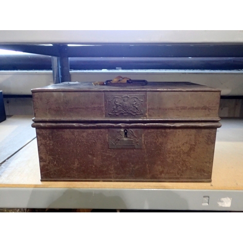 1193 - Metal cash box with key. Not available for in-house P&P