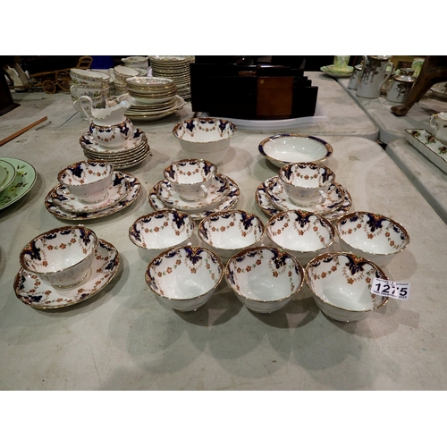 1275 - Tuscan dinner service of twenty eight pieces. Not available for in-house P&P