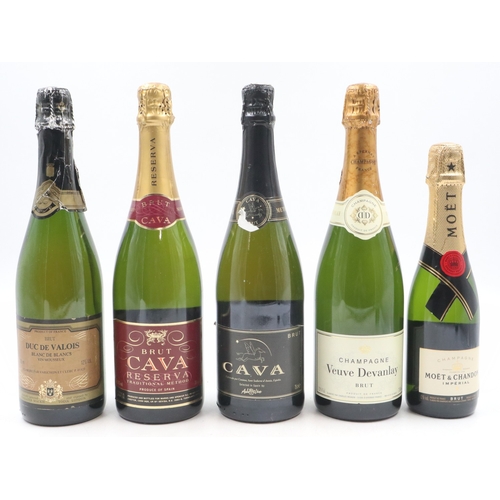 378 - 75cl NV Veuve Devanlay Champagne, half bottle of Moet & Chandon Champagne and three other sparkling ... 