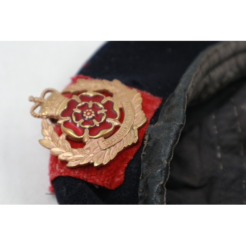 2047 - Beret and dress cap, both badged to The Queen's Lancashire Regiment and a belt buckle. UK P&P Group ... 