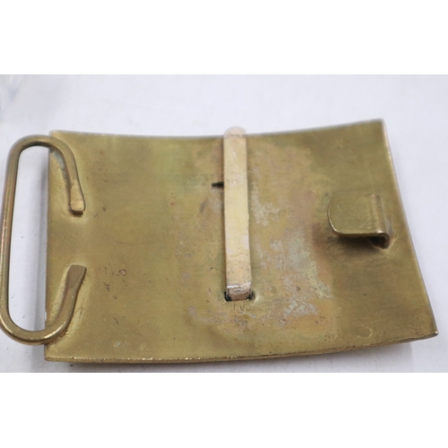 2047 - Beret and dress cap, both badged to The Queen's Lancashire Regiment and a belt buckle. UK P&P Group ... 