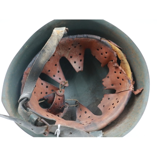 2054 - WWII Italian M33 Helmet with chin strap & liner. UK P&P Group 2 (£24+VAT for the first lot and £5+VA... 