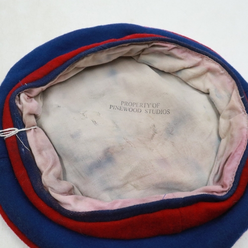 2058 - Pinewood Studios Move Prop Feld Mutz. UK P&P Group 1 (£18+VAT for the first lot and £2+VAT for subse... 