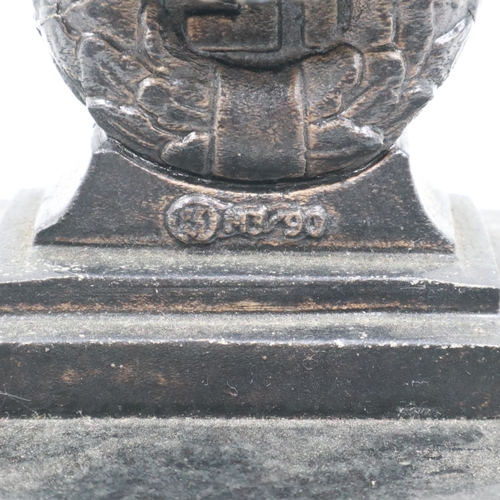 2085 - Cast iron German desk eagle, RZM marked, raised  on marble plinth. UK P&P Group 2 (£24+VAT for the f... 